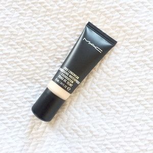 MAC Pro Longwear Nourishing Foundation NC 15